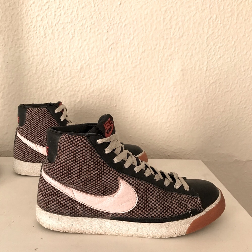 Women’s Authentic Nike Blazer Mid Size 7